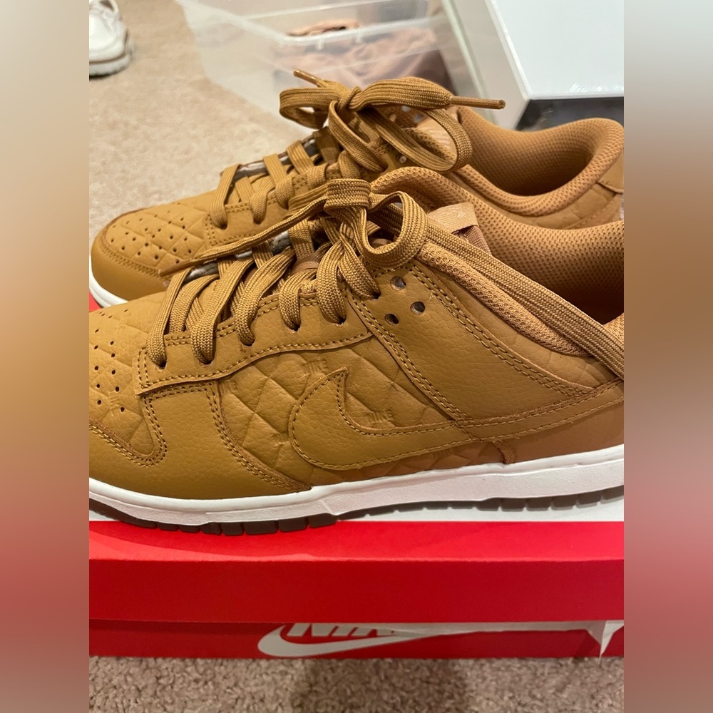 Nike Dunk Low “Quilted Wheat” size 9 women